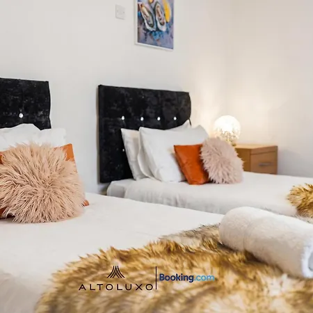 Modern Minutes From Temple Meads By Altoluxo